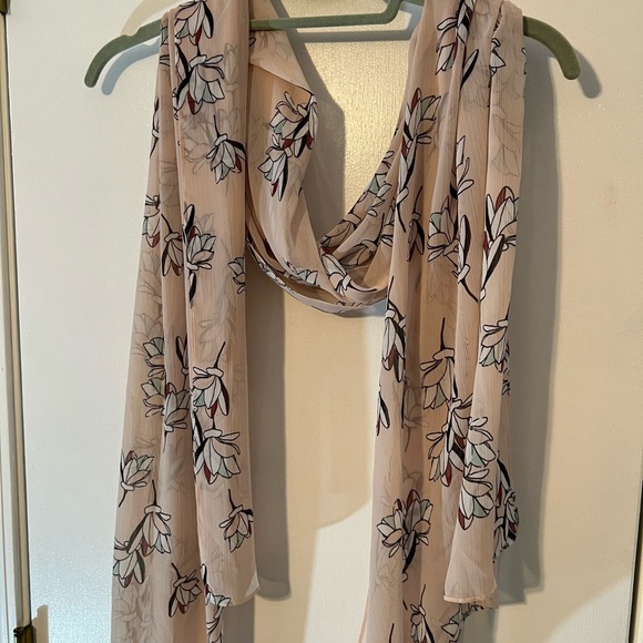 NWT Ann Taylor Factory Lovely Floral Lightweight Scarf 🌸 - Picture 5 of 5